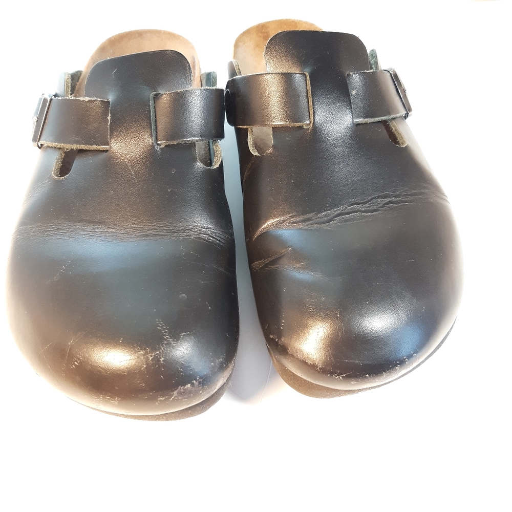 Black leather Birkenstock Boston clogs size 38 narrow
